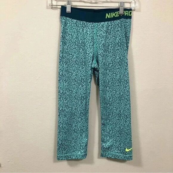 Nike Pro Line Women’s DriFit Capri Performance Leggings Teal/Green Patterns - Picture 2 of 8